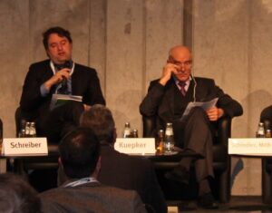 Liegen beim Thema Biokraftstoffe meilenweit auseinander: Bernd Kuepker von der EU (links) und MdB Norbert Schindler. Foto: Urbansky Biokraftstoff, iLuc, EU, Bundestag