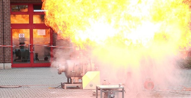 800px-Dust_explosion_04 Staubexplosion. Foto: Zwergelstern / Wikimedia