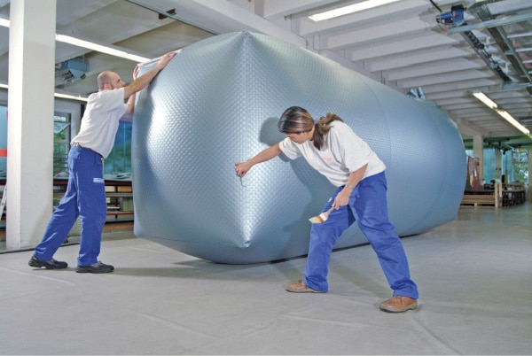 Kunststoff-Innenhülle zur Nachrüstung eines alten, aber nicht korrodierten Stahltanks.Bild: Oechssler Tankschutzanlagen GmbH