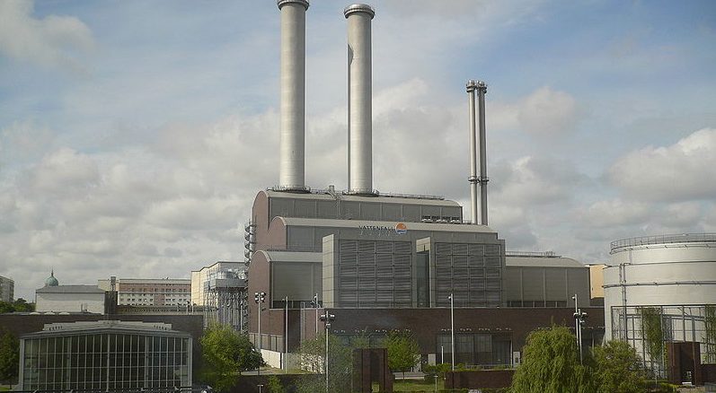 Blebt noch lange in Betrieb: Das Heizkraftwerk Berlin-Mitte, das auch das Regierungsviertel versorgt. Foto: Georg Slickers / Wikimedia / Lizenz unter CC BY-SA 3.0 KWK, Stilllegung, Kapazitätsreserve