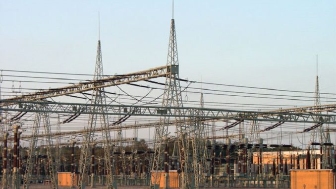 Umspannwerk_01_KMJ Die Verteilnetze benötigen die meisten Investitionen beim Ausbau des Stromnetzes für die Energiewende zu. GeorgHH / Wikimedia / Lizenz unter CC BY-SA 3.0