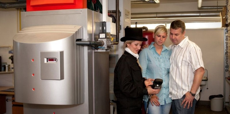 Wird gern für die eigene Wärmewende genutzt: Austausch der alten Heizung. Foto: Bundesverband des Schornsteinfegerhandwerks Wärmewende, Heizung, MAP, APEE