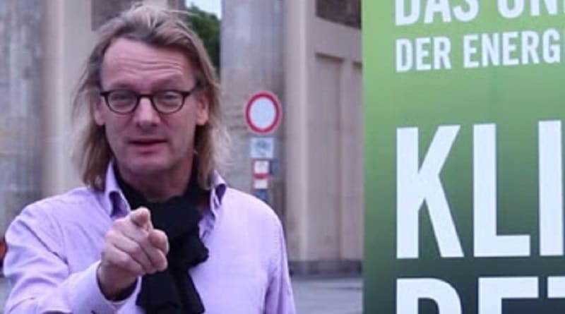 Nick Reimer berichtet von #COP21Paris. Foto: Klimaretter.info