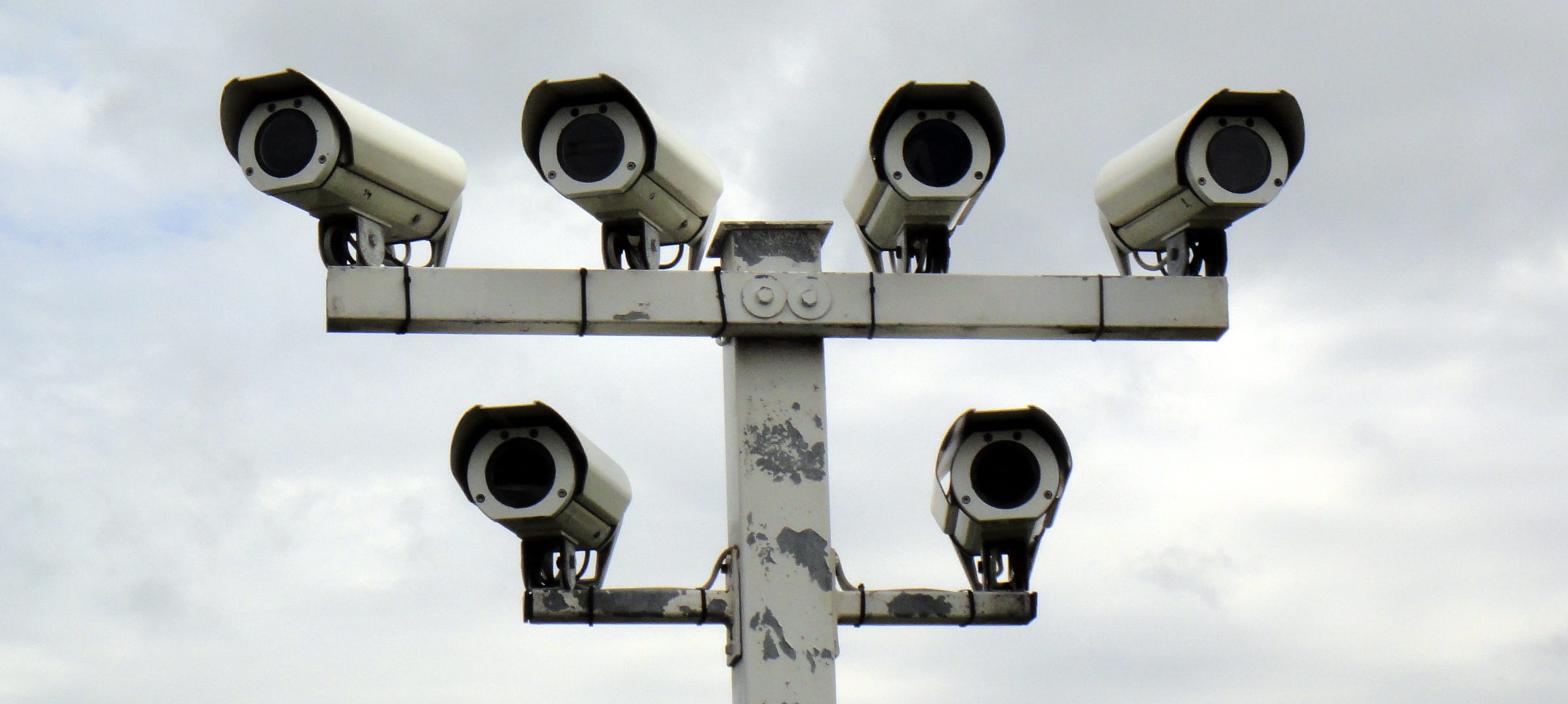 Videoüberwachung an einem Autohof in Thüringen. Foto: Dirk Ingo Franke / Wikimedia / Lizenz unter CC BY 3.0