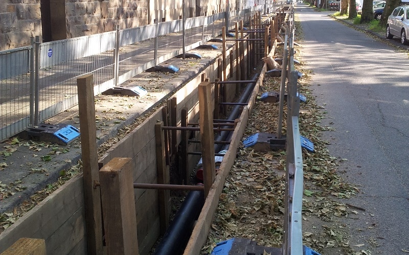 Neuverlegung eines Fernwärmenetzes im Bestand. Foto: Fachverband SHK NRW