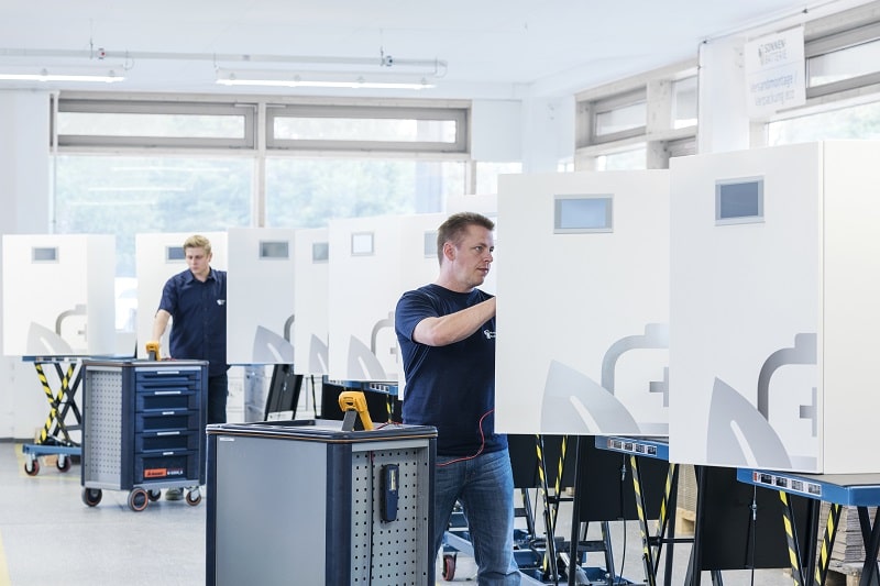 Endabnahme einer Sonnenbatterie. Foto: Sonnenbatterie