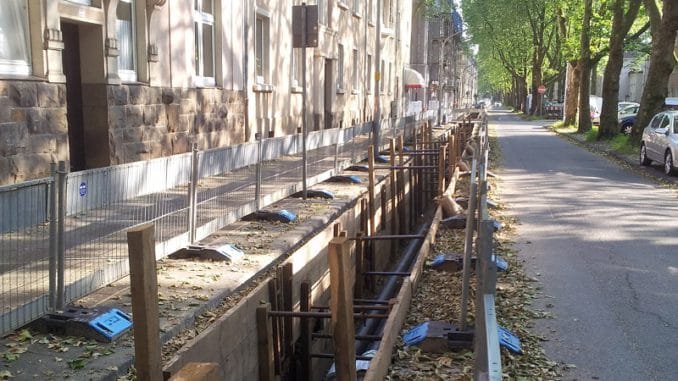 Erdarbeiten Fernwärme Düsseldorf 2013 Ein Anschluss an Wärmenetze lohnt sich wirtschaftlich nur unter bestimmten Voraussetzungen. Foto: Fachverband SHK NRW