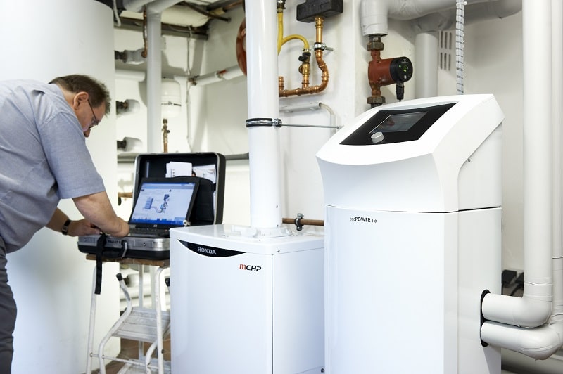 Kleine KWK brauchen nicht mehr Platz als eine herkömmliche Heizung, dafür ist die Investition auch durch die Installationsumgebung mit Pufferspeicher, Abgassystemen und speziellen Anforderungen an die Hydraulik höher. Foto: Vaillant