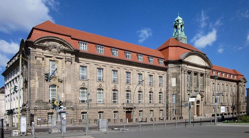 Hier laufen alle Fäden zum Abgleich von EEWärmeG und EnEV zusammen: Das Bundeswirtschaftsministerium in Berlin. Foto: Beek100 / Wikimedia / Lizenz unter CC BY-SA 3.0