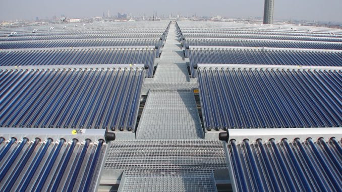 Energiebunker Wilhelmsburg_Hamburg Der Energiebunker in Hamburg zeigt, dass sich auch hierzulande größere Solarprojekte rechnen können. Bild: Ritter XL Solar