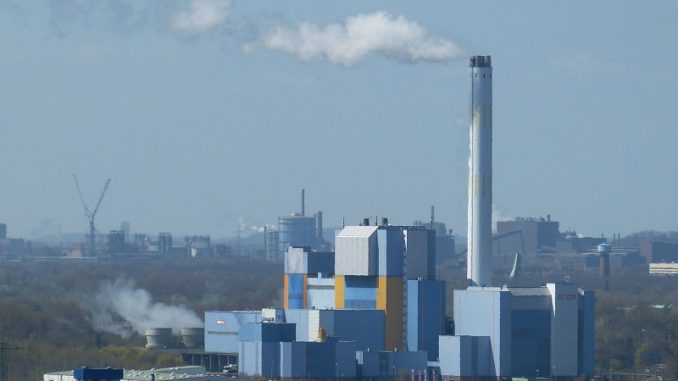 oberhausen-219218_1920 Für Müllverbrennungsanlagen wie hier in Oberhausen wird die Heizwertklausel abgeschafft. Betroffen ist davon vor allem die chemische Industrie. Foto: Falco / pixabay Müllverbrennung, Heizwertklausel, Abfallströme