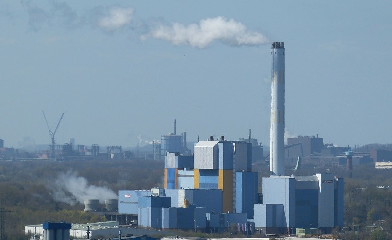 Für Müllverbrennungsanlagen wie hier in Oberhausen wird die Heizwertklausel abgeschafft. Betroffen ist davon vor allem die chemische Industrie. Foto: Falco / pixabay Müllverbrennung, Heizwertklausel, Abfallströme