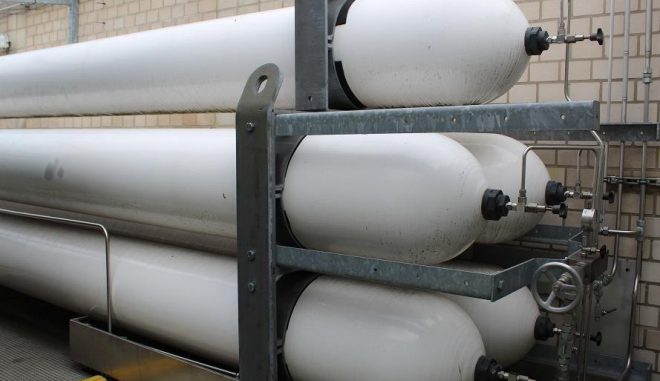4by3 Die Logistik für den Brennstoffzellen-Treibstoff Wasserstoff, hier die Druckbehälter an einer Tankstelle in Berlin, hinkt noch hinterher. Das will ein aktuelles Regierungsprogramm ändern. Foto: Urbansky Brennstoffzelle, Wasserstoff, NIP, Bundesregierung, Förderung