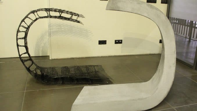 img_6980 Nicht nur Formenvielfalt, auch Multifunktionalität erlaubt Carbonbeton, links eine Bewehrung, rechts das fertige Betonelement. Carbonbeton, C3, Carbon Concrete Composite, Photovoltaik
