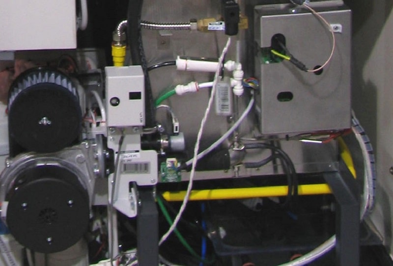 Das Prinzip einer Brennstoffzelle ist einfach und effizient. Wasserstoff wird oxydiert, dabei entsteht Wasser und eine Menge Energie. Der Durchbruch im Heizungsmarkt gelang jedoch noch nicht. Foto: Urbansky Brennstoffzelle, Eigenstromerzeugung, Wärmemarkt, Heizung, KWK