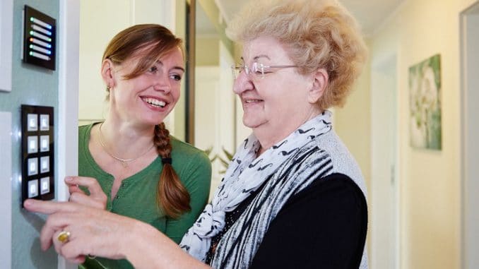 _M9A5816a Die Weobau Zwickau errichtete eine Seniorenwohnung mit AAL-Systemen (für Ambient Assisted Living = Unterstützung für selbstbestimmtes Leben im Alter). Foto: Dirk Dießel , dsl-factory Smart Home, Standard