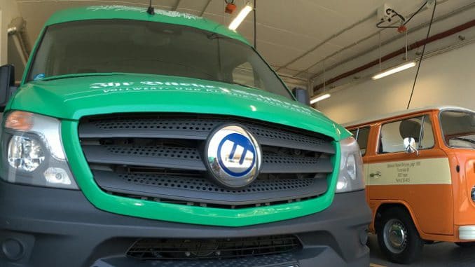 Plantos und T2 in Garage 2 E-Transporter der Bäckerei Schüren. Foto: Bäckerei Schüren E-Mobilität, E-Auto, Logistik