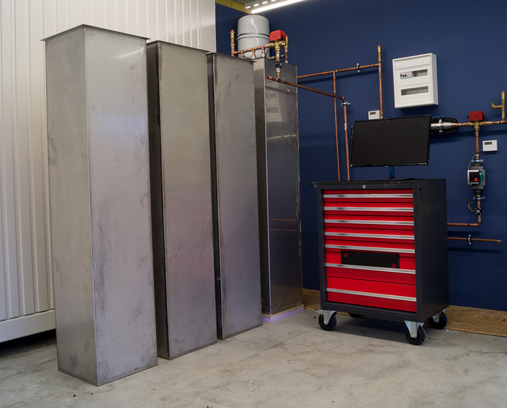 Testanlage des Salzspeichers, der drei mal effizienter ist als herkömmliche wasserbasierte Wärmespeicher. Fotos: Rawema Salzsspeicher, Warmwasserspeicher, Effizienz