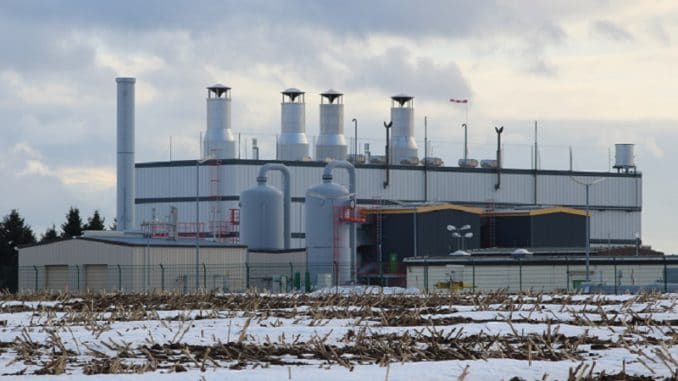 IMG_8365 Verdichter - hier von der Ontras in Sayda brauchen gut 7 % des deutschen Erdgasbedarfes, um eben jenes Gas durch die Leitungen zu drücken. Foto: Urbansky