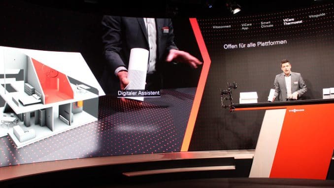 IMG_8963 Viessmann reüssierte auf der ISH2017 mit einer virtuellen Show, die auf die Chancen der Digitalisierung für die SHK-Branche verwies. Foto: Urbansky