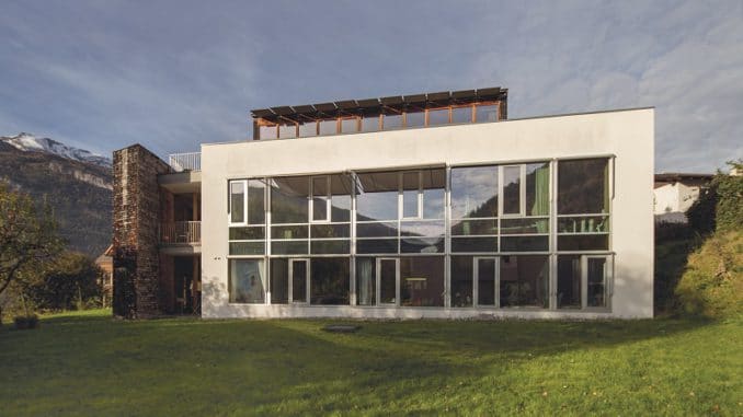 Titelbild Die Schweiz ist Vorreiter in Sachen Solararchitektur. Foto: Patrick Kälin