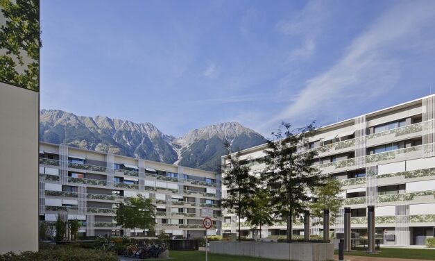Malerisch vor den Alpen gelegen und energieeffizient: Das Lodenareal der Neuen Heimat Tirol in Innsbruck. Foto: NHT