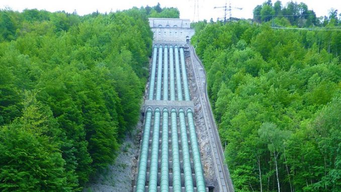 water-pipe-51758_1280 Pumspeicherkraftwerke wären ideale Speicher für die Energiewende. Foto: LoggaWiggler / Pixabay