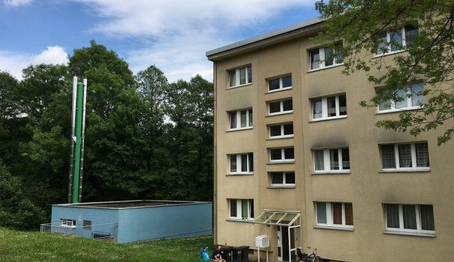 4by3 Dezentrale Lösung eines Stadtwerks mittels Blockheizkraftwerk in einem Wohngebiet. Gerade bei KWK-Lösungen sind die regionalen Energieversorger im Vorteil. Foto: Urbansky