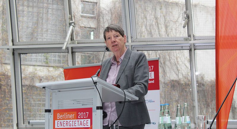 Will keineswegs fossile Brennstoffe im Wärmemarkt verbieten, nur den Rahmen anders setzen: Bundesumweltministerin Barbara Hendricks. Foto: Urbansky