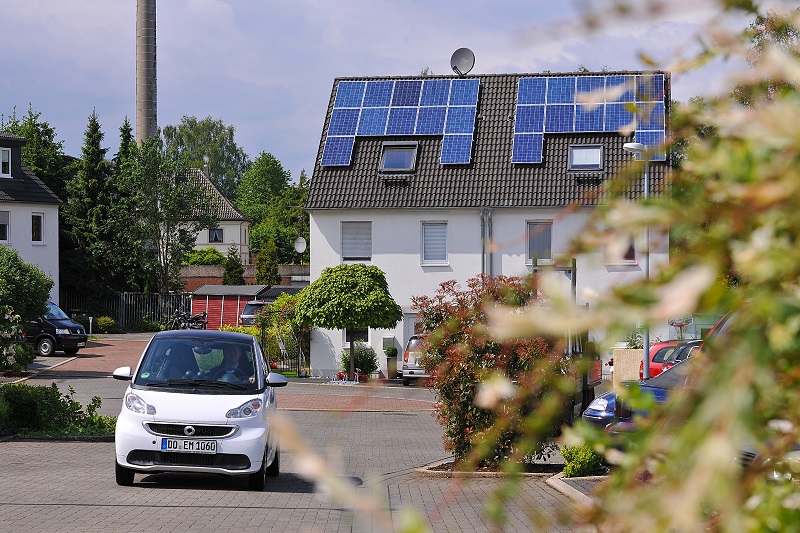 Die Stromverbraucher können zu Teilen tatsächlich der eigeen PV-Stromproduktionfolgen – dank Steuerung und Speicher. Foto: innogy