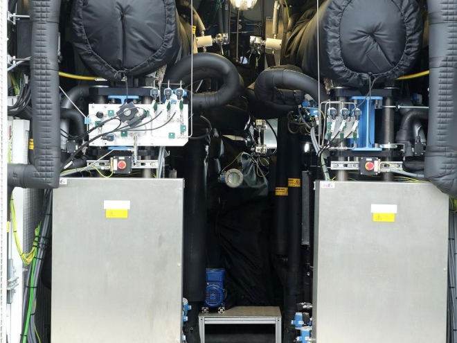 Power to Gas-Anlage des Stadtwerkeverbundes Thüga, die 60 Kubikmeter Wasserstoff pro Stunde produzieren kann. Nach Unternehmensangaben kommt sie in dieser Stufe auf einen Wirkungsgrad von bis zu 77 Prozent. Foto: Mainova / Joachim Storch