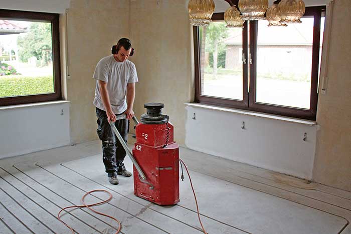 Das Fräsen erfolgt weitgehend staubfrei und ist bei einem normalen Wohnhaus an ein bis zwei Arbeitstagen erledigt. Foto: Rotex