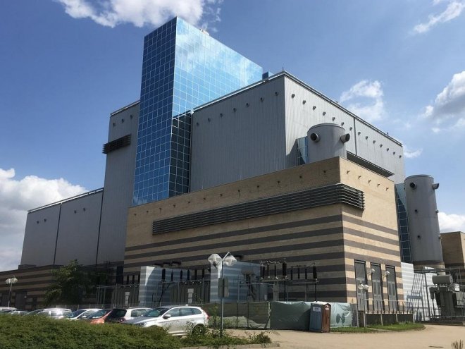 Oftmals sind kommunale Wärmeerzeugungskapazitäten, wie hier ein Gas- und Dampf-Kombikraftwerk (GuD), sowie die aufwändigen Netze der Grund für Anschluss- und Benutzerzwänge. In Leipzig, wo das abgebildete GuD steht, gibt es jedoch keinerlei solche Zwänge. Foto: Urbansky