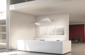 LED, hier als OLED in beliebiger Form angepasst, sind sehr effizient, haben eine lange Lebensdauer und so gut wie keine Brandgefahr. Foto: licht.de