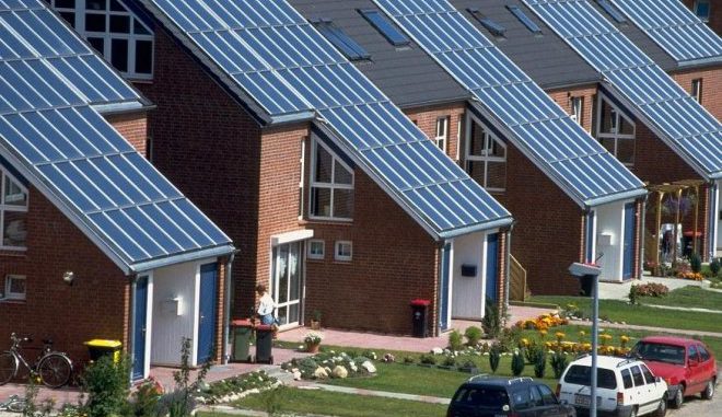 4by3 Solarthermie ist im Wohnungsneubau längst Standard. Ein Deckungsgrad von 50 Prozent sollte immer angestrebt werden – auch wie hier bei dieser Anlage in Hamburg zur Heizungsunterstützung. Foto: Wagner Solar