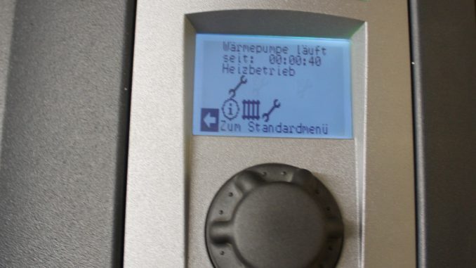 IMG_2667 Verbraucher wie Wärmepumpen müssen ebenso wie die Erzeuger des eigenverbrauchten Stromes in eine intelligente Steuerung eingebunden werden. Foto: Urbansky