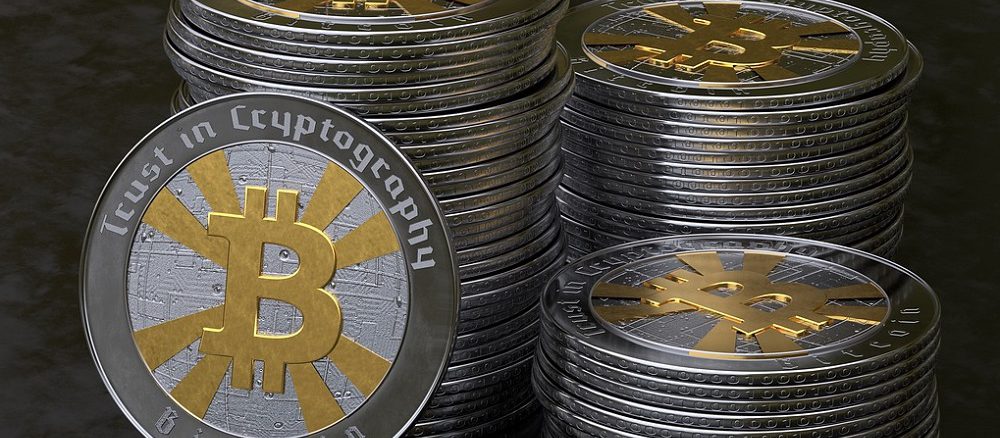 Könnten die Energiewirtschaft dezentralisieren: Bitcoins, hier in einer materialisierten und deswegen eigentlich unnötigen Variante. Foto: MasterTux / Pixabay