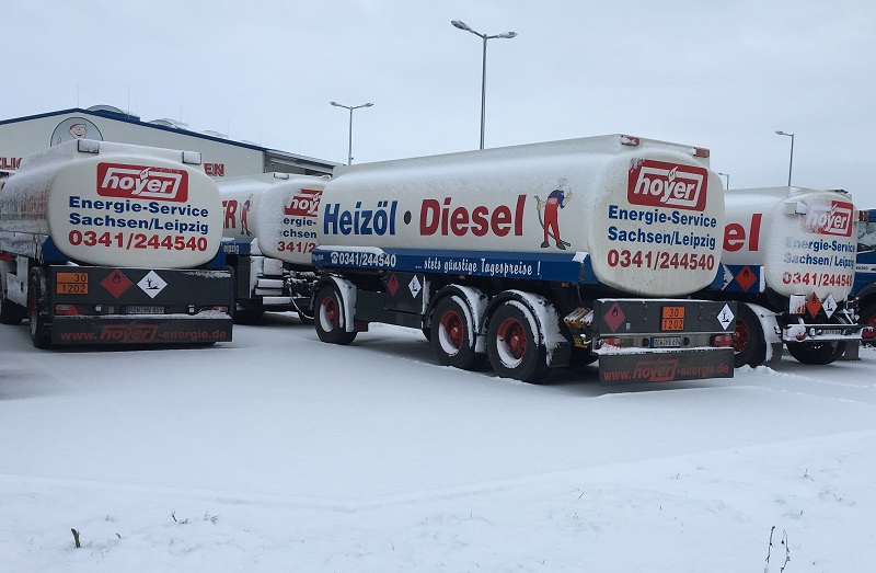 Durch die Unabhängigkeit der Ölheizer können die Tanklaster im Winter auch schon mal rumstehen. Foto: Urbansky