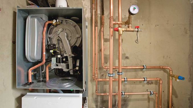 034 Wird ein neuer Heizkessel eingebaut, sollten auch die Rohrleitungen überprüft werden. Eine Dämmung der Heizungsrohre ist auch im Bestand bei Sanierungen Pflicht. Foto: ZVSHK
