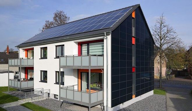 4by3 90 Photovoltaik-Elemente an Dach und 170 Fassadenelemente erzeugen am Bottroper Plusenergiehaus mehr als 22.200 Kilowattstunden Strom jährlich. Vivawest