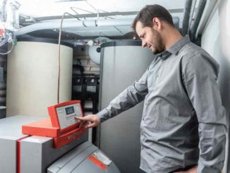 Mit der Einführung der Brennwerttechnik wurde die Verwendung von HEL schwefelarm notwendig, um Schäden durch stark säurehaltiges Kondensat zu vermeiden. Bild: IWO