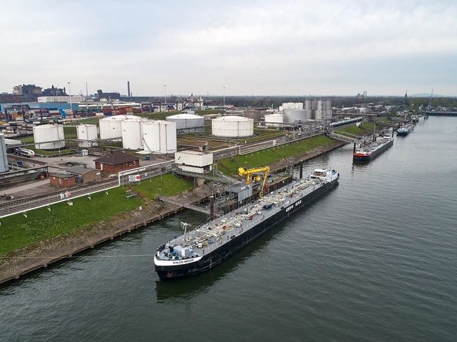 Die erste Schiffsladung mit Biopropan aus Rotterdam erreicht den Duisburger Hafen. Primagas Energie GmbH & Co. KG