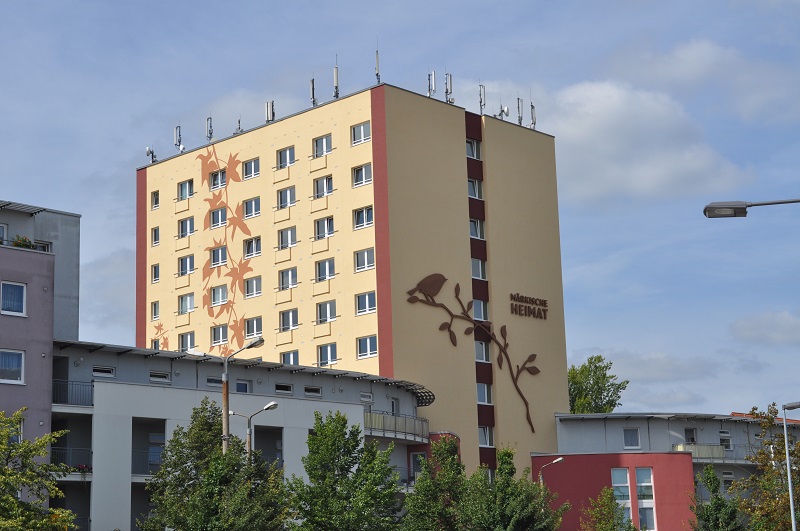 Dieses Hochhaus wird effizient mit Luft-Wasser-Wärmepumpen versorgt. Fotos: Stiebel Eltron
