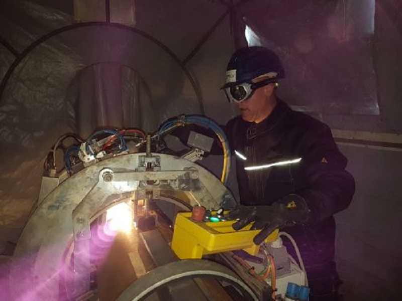 Laserstrahlschweißen mit Orbitaltechnik., entwickelt an der Schweißtechnischen Lehr- und Versuchsanstalt Halle. Foto: SLV Halle GmbH