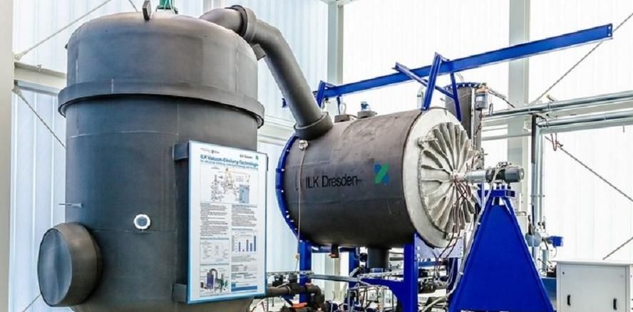 Diese Vakuum-Flüssigeisanlage beweist gerade an einer Zwickauer Hochschule ihre Praxistauglichkeit. Foto: Sauer / ILK Dresden