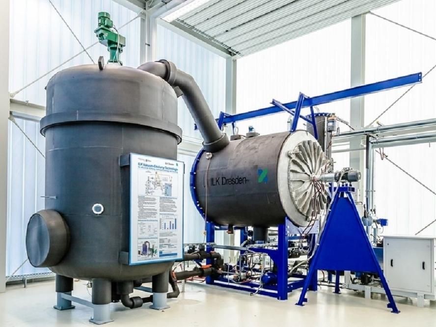 Diese Vakuum-Flüssigeisanlage beweist gerade an einer Zwickauer Hochschule ihre Praxistauglichkeit. Foto: Sauer / ILK Dresden