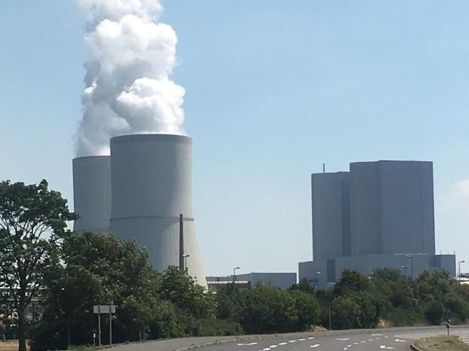Für Kraftwerke wie hier in Lippendorf bei Leipzig wir die Verstromung von Kohle mit steigendem Preis für Kohlendioxid unattraktiver. Foto: Urbansky