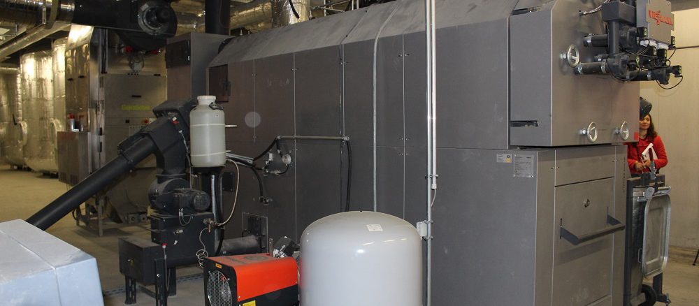 Pelletkessel mit 530 kW Leistung beheizt ein Möbelhaus. Foto: Urbansky