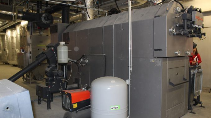IMG_3528 Pelletkessel mit 530 kW Leistung beheizt ein Möbelhaus. Foto: Urbansky