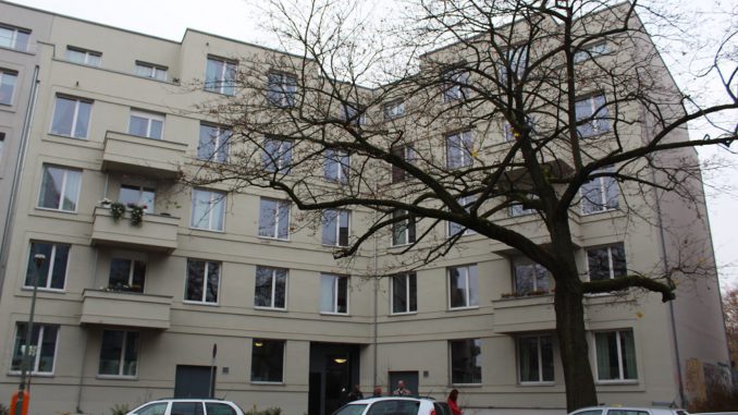 IMG_3600 Wird mit Pellets beheizt. Mehrfamilienhaus in Pankow. Foto: Urbansky